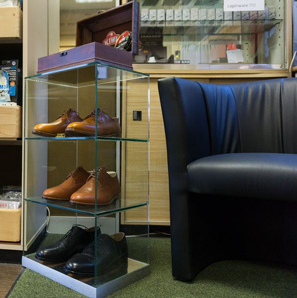 Kundenbild groß 17 Schuh Harrass Schuhreparaturen, Verkauf Lederwaren, Schlüsseldienst