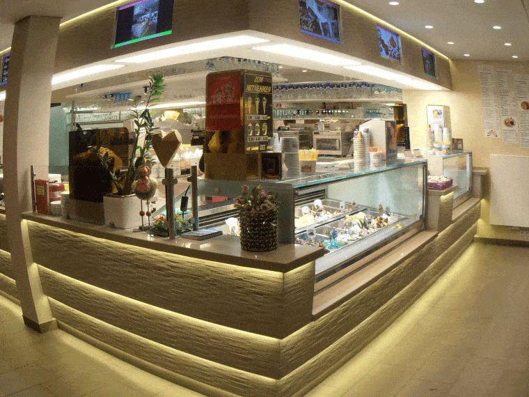 Kundenbild klein 4 Cortina Eiscafé