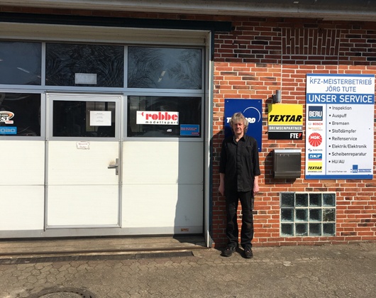 Kundenbild groß 1 KFZ-Meisterbetrieb & Modellbau GmbH Autoreparatur