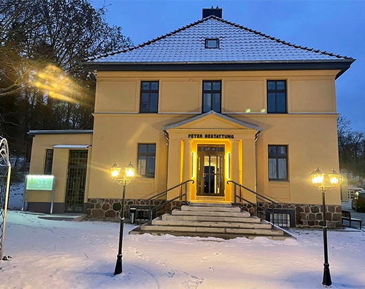 Kundenbild groß 1 Bestattungshaus Doreen Peter - in der Friedhofsvilla Bestattungen & Kolumbarium