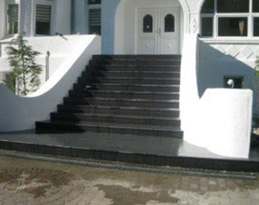 J. Sfreddo aus Neumünster