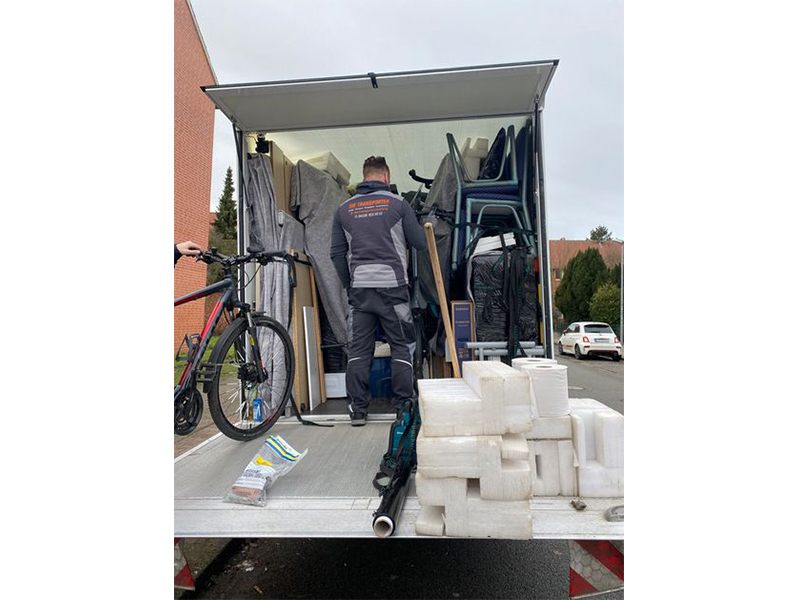 The Transporter Professionelle Geschäfts- und Privatumzüge in Lüneburg - Logo