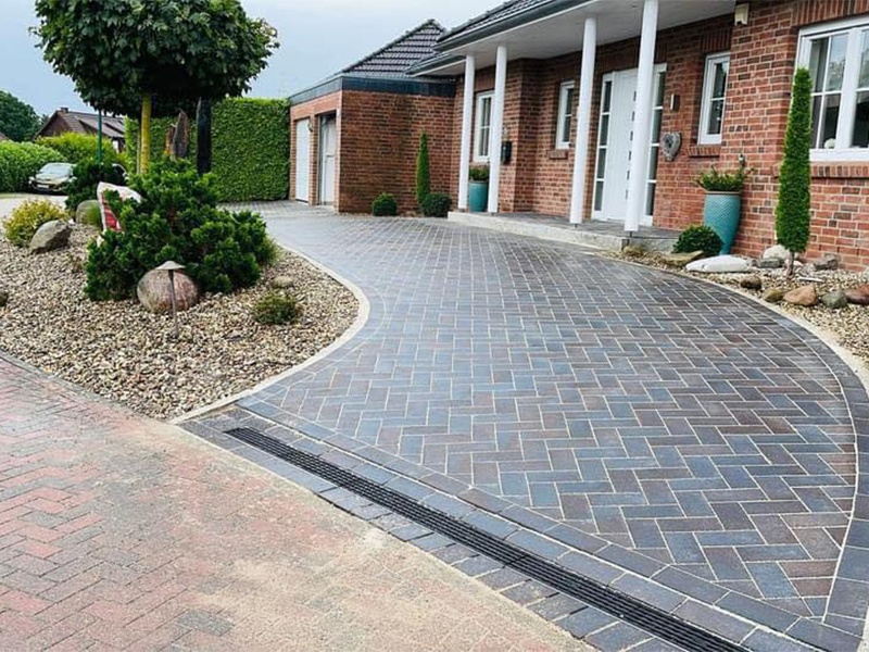 Straßenbau Lüneburg Dennis Seitz aus Melbeck